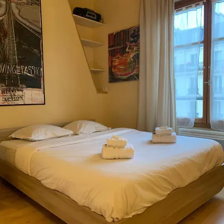 Republique - Reaumur Charming Large Studio Apartamento *