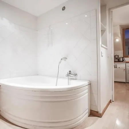 Republique - Reaumur Charming Large Studio Appartement *