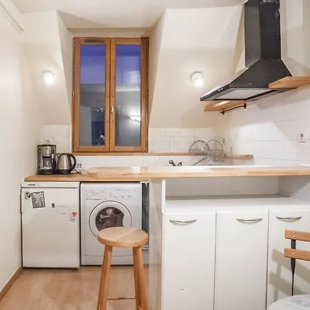 Republique - Reaumur Charming Large Studio Appartement *